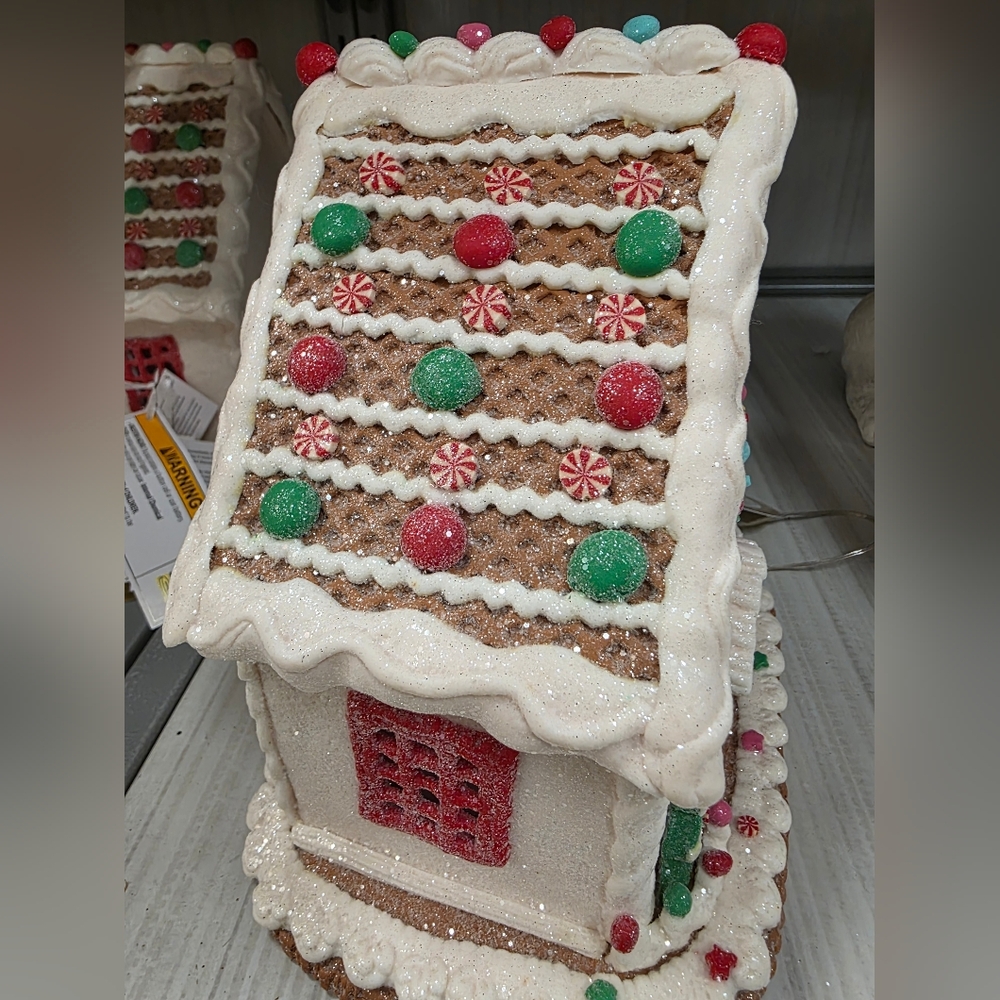 Festive Peppermint Gingerbread House-NWT - Picture 2 of 8